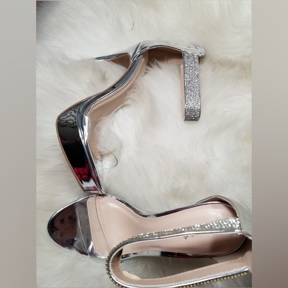 Last 8.5 🎀SILVER Rhinestone Ankle Strap Stiletto - Picture 6 of 6